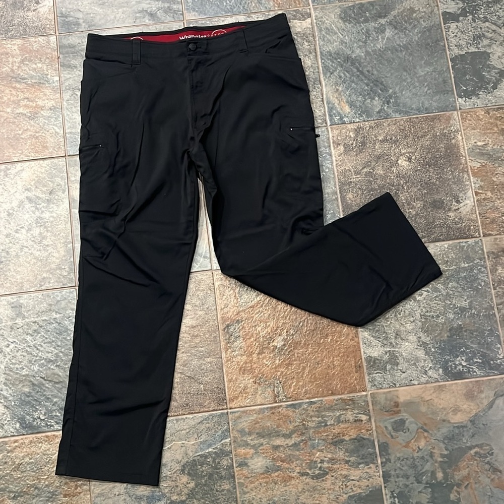 Wrangler Black Cargo Pants with Straight Leg Design